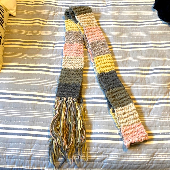 American Eagle Outfitters knitted scarf